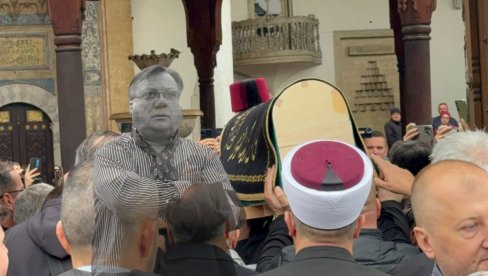 DŽENAZA HALIDU BEŠLIĆU: Kovčeg sa telom pevača donet u Begovu džamiju (VIDEO)