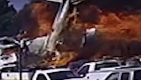 АВИОН ПАО НА ПАРКИНГ: Има погинулих (УЗНЕМИРУЈУЋИ ВИДЕО)