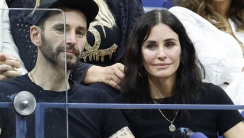 НИКО СЕ НЕ СЕЋА ДА СУ НЕКАДА БИЛИ ПАР: С којим славним глумцем је Кортни Кокс била у вези 6 година? (ФОТО)