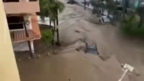 POPLAVE ODNELE VIŠE OD 60 ŽIVOTA: Mnogi su nestali, pljuskovi izazvali klizišta, nestanak struje... (VIDEO)