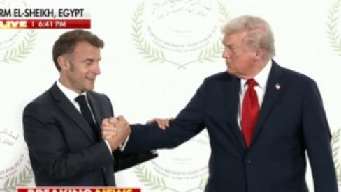 ТРАМП УМАЛО ОТКИНУО РУКУ МАКРОНУ: Председник Француске безуспешно покушавао да се ослободи, а онда је амерички лидер решио да пусти стисак