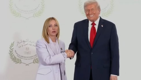 ОПЕТ: Ђорђа Мелони колутала очима пред Трампом (ВИДЕО)