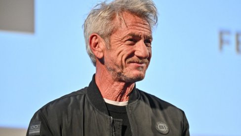 HOLIVUDSKA LEGENDA U VEZI SA 35 LETA MLAĐOM: Ovo je manekenka koja je osvojila čuvenog glumca (VIDEO)