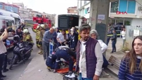 PRVI SNIMCI TEŠKE NESREĆE: Autobus uleteo u stanicu punu putnika, a otkriveno i šta je vozač radio u trenutku istanbulskog užasa (VIDEO)