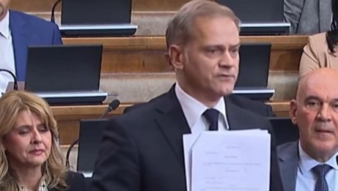 BORKO STEFANOVIĆ OPET LAŽE: Profil nije nestao!