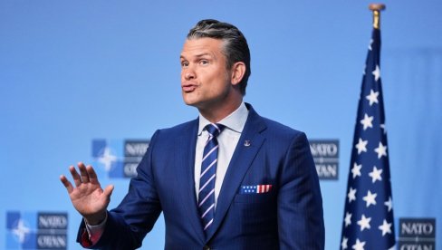 HEGSETOV AVIO POČEO DA GUBI VISINU: Ovo je razlog za prinudno sletanje američkog ministra odbrane