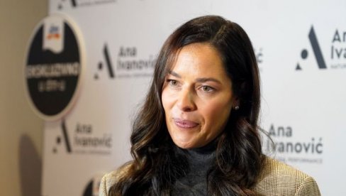 АНА ИВАНОВИЋ УКРАЛА ПАЖЊУ НА РЕВИЈИ Вицториас Сецрет: Појавила се у боји сезоне и показала трбушњаке (ФОТО)