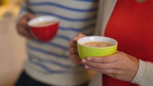 ПИЈЕТЕ КАФУ НА ПРАЗАН СТОМАК? Стручњаци кажу да ова навика носи савкодневне последице