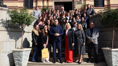 Učenici Gimnazije „Federico II di Svevia“ iz Italije gosti lokalne samouprave u Vranju