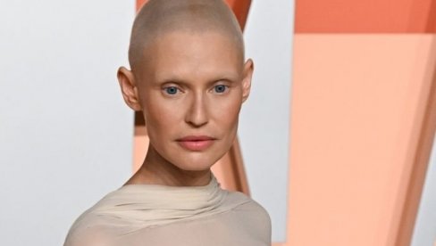 ЛЕПОТИЦА СЕ БОРИЛА СЕ СА РАКОМ, ВИЦТОРИАС СЕЦРЕТ ЈЕ ОДБИЛА ЗА РЕВИЈУ, А ОНДА ИХ ЈЕ ЈАВНО ПОСРАМИЛА ПИСМОМ: Нисам најмлађа, немам најлепше