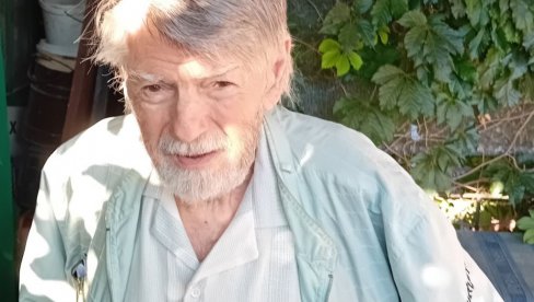 ЗА ДОЧЕК НОВЕ 1963. ПРАШИЛИ СМО У САЛИ ЗРЕЊАНИНСКОГ СУП: Александар Ђерић (80), један од оснивача Метеора, носи ореол оца рокенрола