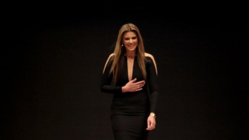 МАЈКА СА ХАРИСОМ, КЋИ СА БУДУЋИМ СУПРУГОМ: Ко ће Мелини бити кума на новом венчању?