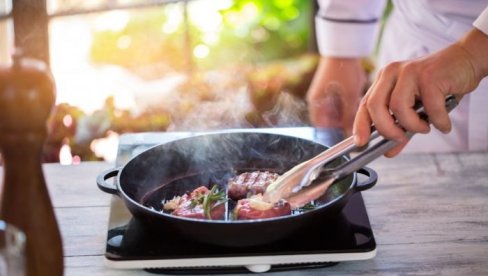 ЖЕЛИТЕ ДА СЕ ХРАНИТЕ ЗДРАВИЈЕ? Можда вас коче 4 свакодневне грешке у кувању