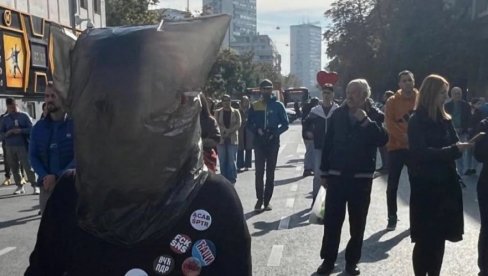 СЕКТАШКО ЛУДИЛО БЛОКАДЕРА У БЕОГРАДУ И НОВОМ САДУ: Језиве маске и бакље у стилу Бандероваца! (ВИДЕО)