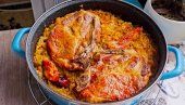 RECEPT ZA PODVARAK SA SUVIM REBRIMA I SVINJSKIM KRMENADLAMA: Tajna je u dobroj pripremi i strpljenju (VIDEO)