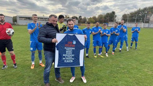 ПОКЛОН ЗА СТОТИ ПОСТИГНУТИ ГОЛ! Горан Влаучин херој ОФК Граднулице