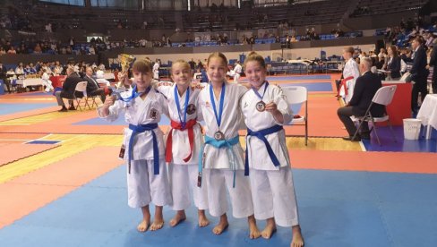 ĆUPRIČANI NA KARATE TURNIRU „BEOGRADSKI POBEDNIK“: Dostojni imena svog kluba „Knez Lazar“ (FOTO)