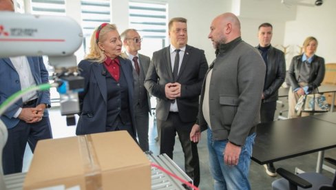 СОФРОНИЈЕВИЋ: Радимо пројекте широм Србије јер је важно да се земља равномерно развија (ФОТО)