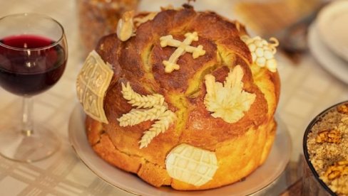 КАКО ДА СПРЕЧИТЕ ПУЦАЊЕ СЛАВСКОГ КОЛАЧА? Искусне домаћице поделиле трикове који вам могу помоћи