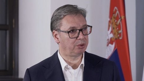 PREDSEDNIK SRBIJE U POSETI ĆACILENDU! Veliki broj građana okupio se ispred Skupštine