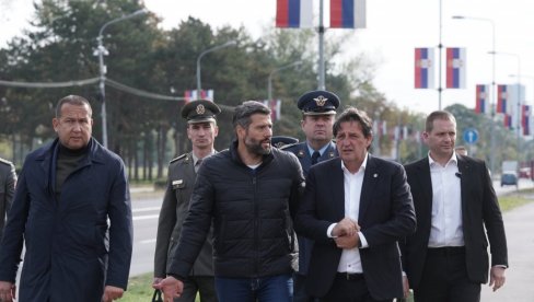 ШАПИЋ: Након војне параде саобраћајнице пресвучене новим асфалтом - трошкови минорни у односу на бенефите и каква се порука шаље