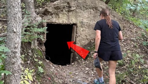 ТАЈНОВИТИ УЛАЗ: Шетали кроз шуму - изненадило их је оно што су НАШЛИ! Чему је ОВО служило? (ФОТО)
