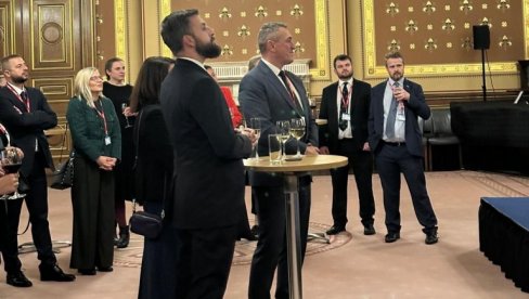 NE ODVAJAJU SE OD LAŽNOG SRBINA: Opozicioni blokaderi sa Kurtijevim ministrom Rašićem