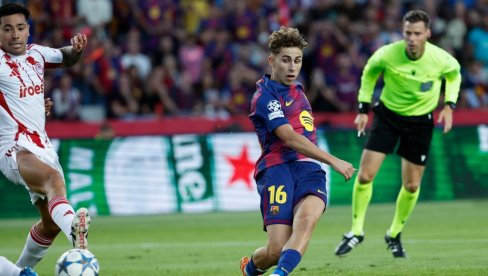 СКАНДАЛИ У ЛИГИ ШАМПИОНА! Барселона разбила Олимпијакос, али цео свет прича шта је судија радио у њену корист (ВИДЕО)