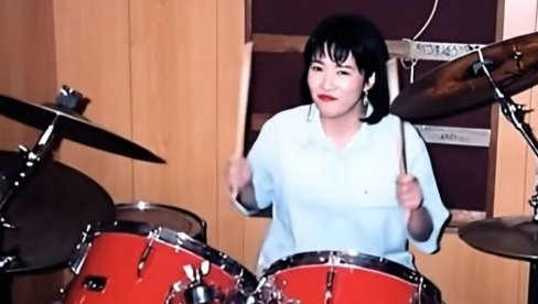 KADA ME NERVIRA MUŽ, UZMEM PALICE I SVIRAM DOK ON SPAVA Nova premijerka Japana svira hevi metal na bubnjevima da se opusti (VIDEO)