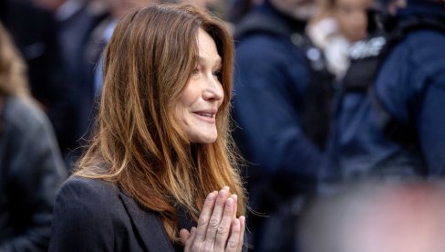 СА СУЗАМА У ОЧИМА ИСПРАТИЛА СВОГ МУЖА У ЗАТВОР НА ПЕТ ГОДИНА: Бивша прва дама Француске потпуно сломљена! (ВИДЕО)