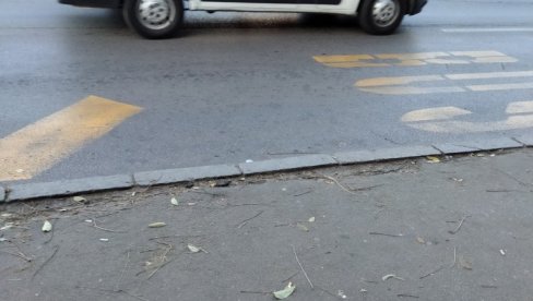 ŽENA I MUŠKARAC PALI SA DRUGOG SPRATA ZGRADE U NOVOM SADU: Povređeni prevezeni u UC