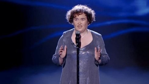 СЕЋАТЕ СЕ СУЗАН БОЈЛ ИЗ БРИТАНИЈА ИМА ТАЛЕНАТ? Сада се појавила на црвеном тепиху и ретко ко би је препознао (ФОТО)