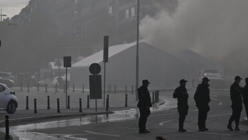 BLOKADER PUCAO NA NEVINOG ČOVEKA U ĆACILENDU: Zapalio i šator