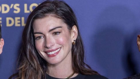 EN HATAVEJ KONAČNO POKAZALA SUPRUGA: U braku su 13 godina, a do sada su retko kad viđeni zajedno (FOTO)