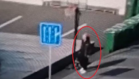 СНИМАК КАДА ЈЕ БЛОКАДЕР УПУЦАО ОБИЧНОГ ЧОВЕКА: Погледајте језиву сцену када пуца на оца двоје деце (ВИДЕО)