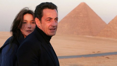 ОН ЈЕ БИО ТЕК РАЗВЕДЕН, А ОНА СЕ КЛЕЛА ДА ЈОЈ МУШКАРАЦ НЕ ТРЕБА: Љубавна прича Карле Бруни и Николе Саркозија