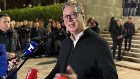 VUČIĆ STIGAO U ĆACILEND: Odbranili ste najplemenitiju ideju (FOTO)