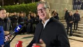ВУЧИЋ НА МИРНОМ СКУПУ ИСПРЕД СКУПШТИНЕ: Милану сам обећао да ћемо се ускоро наћи у Ћациленду (ФОТО/ВИДЕО)