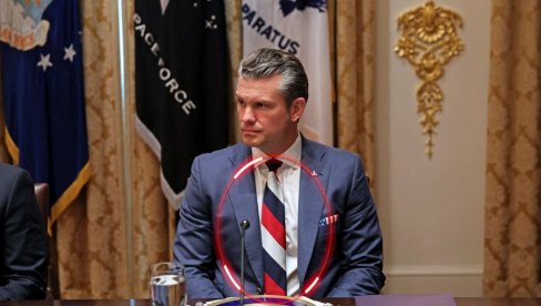 СКАНДАЛ - ПОТПАРОЛ ПЕНТАГОНА: Твоја мама му је купила - идиоте! То је патриотска америчка кравата