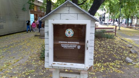 PAUZA ILI OBUSTAVA: Prazna kućica za knjige u Požarevcu