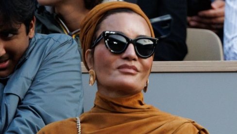 ONA JE NAJVEĆA MODNA IKONA BLISKOG ISTOKA: Sve što stavi na sebe košta bogatstvo, a sada nosi tašnu kakvih ima samo 1000 na svetu! (FOTO)