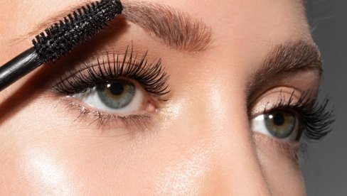 ГРЕШКЕ СА ОБРВАМА КОЈЕ НАМ ОДМАХ ДОДАЈУ ГОДИНЕ: Шминкери кажу да ове трендове заобилазимо