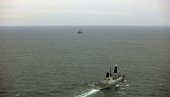 РУСИ И БРИТАНЦИ ОЧИ У ОЧИ: Британски разарач типа 45 и руски разарач „Удалој“ у Северном мору