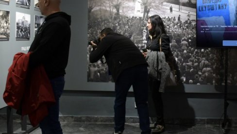 „ZIDOVI PAMTE“: Izložba plakata u Muzeju u Smederevu