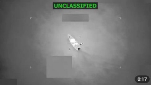 АМЕРИКА ИЗВРШИЛА РАЗОРАН НАПАД БЛИЗУ ВЕНЕЦУЕЛЕ: Извршен удар на брод за трговину дрогом на Карибима, хитно се огласио Пентагон (ВИДЕО)