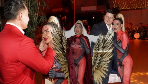 JOVANA JEREMIĆ SLAVI ROĐENDAN! Dragan došao sa sinovima - voditeljka ga snažno grli, a tu je i bivši muž (FOTO/VIDEO)