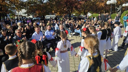 У ЧАСТ СВЕТЕ ПЕТКЕ: Смотра дечјег стваралаштва у Угљевику у Републици Српској