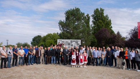 OBELEŽENO OSAM DECENIJA OD KOLONIZACIJE IZ BOSANSKE KRAJINE U OKOLINU KIKINDE   Novi Kozarci pamte stari kraj