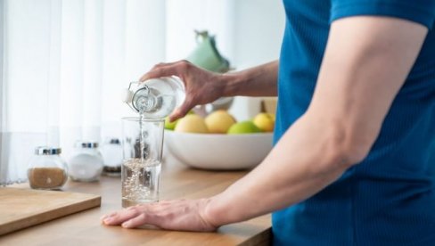 ПОД СТРЕСОМ СТЕ? Проверите да ли сте попили довољно воде, истраживање дало занимљиве податке