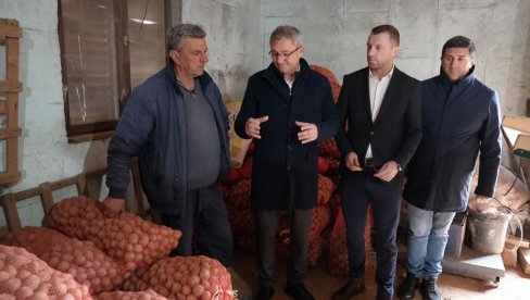 NAJAVLJENA POMOĆ IVANJIČANIMA ČIJI SU ZASADI STRADALI U NEVREMENU   Država brine za svaku voćku